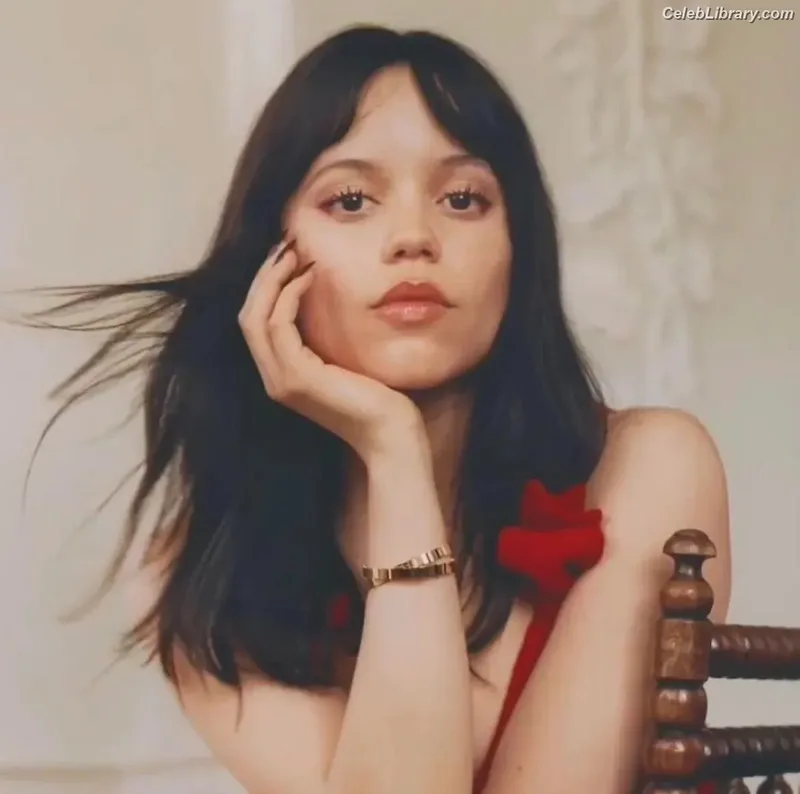 Jenna Ortega photo 13 of 5476