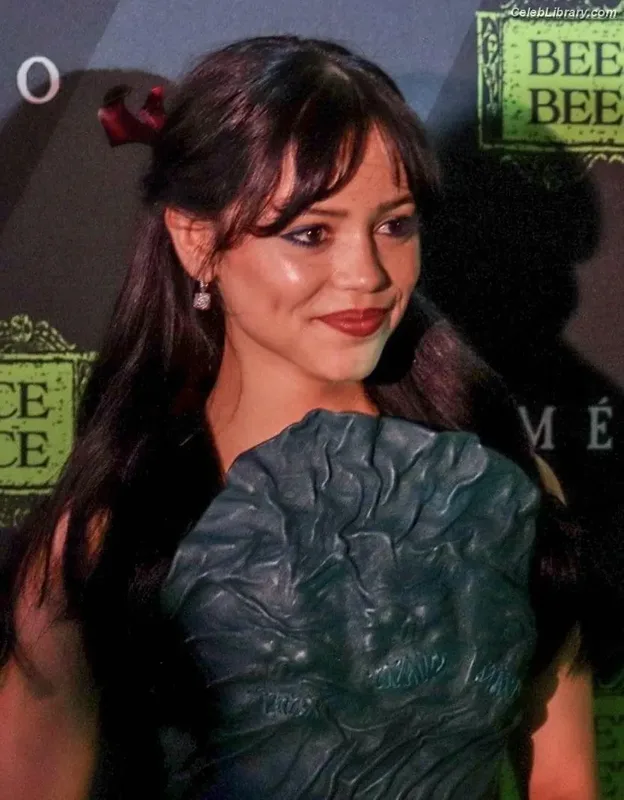 Jenna Ortega photo 4 of 5476