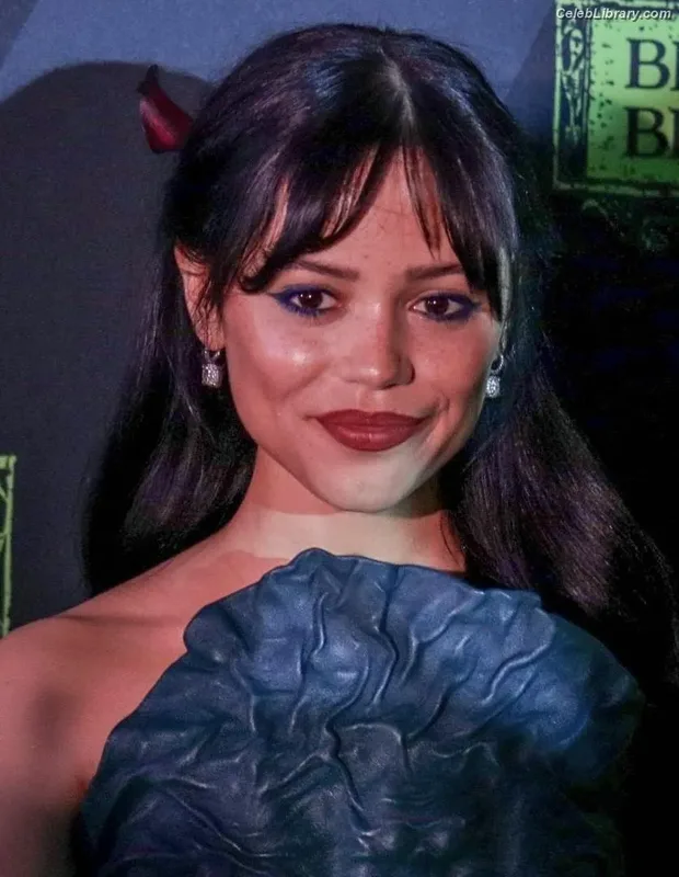 Jenna Ortega photo 5 of 5476