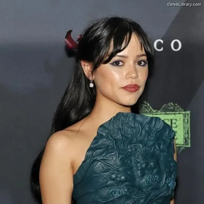 Jenna Ortega photo 7 of 5476