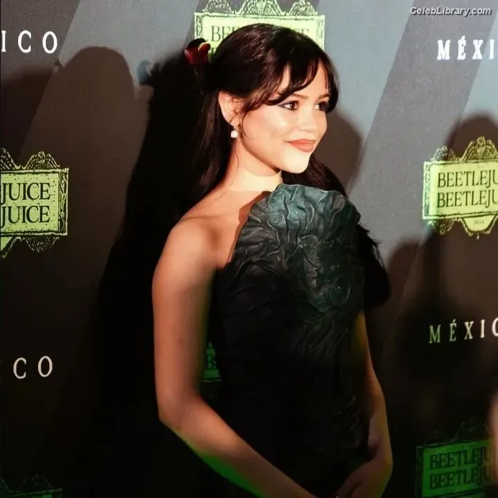 Jenna Ortega photo 8 of 5476
