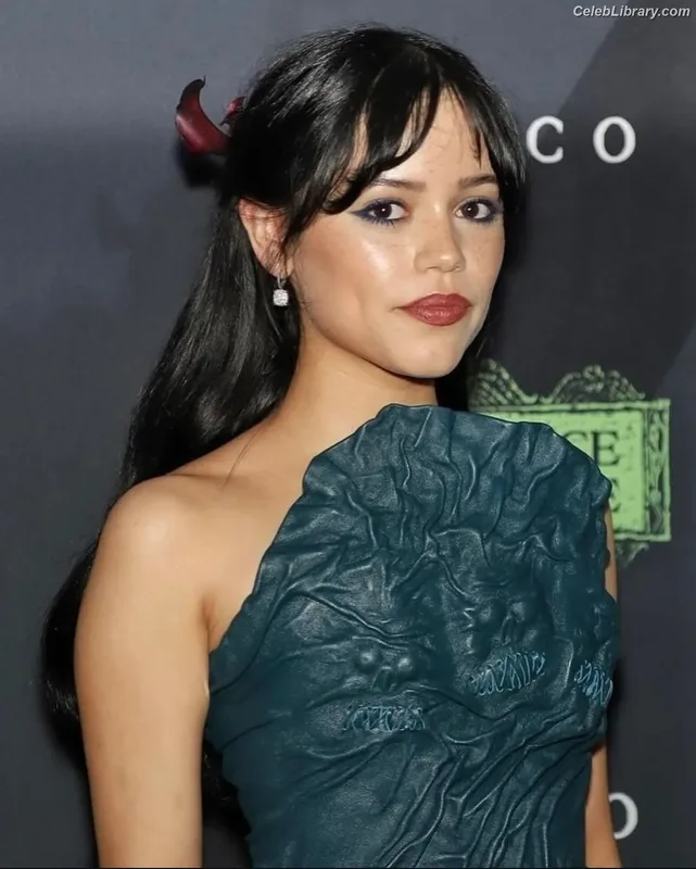 Jenna Ortega photo 12 of 5476