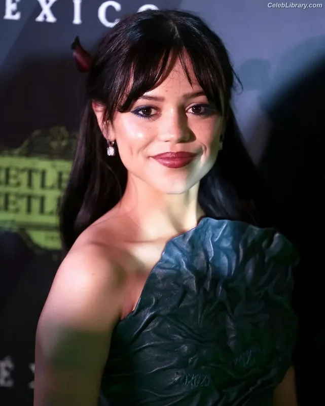 Jenna Ortega photo 15 of 5476