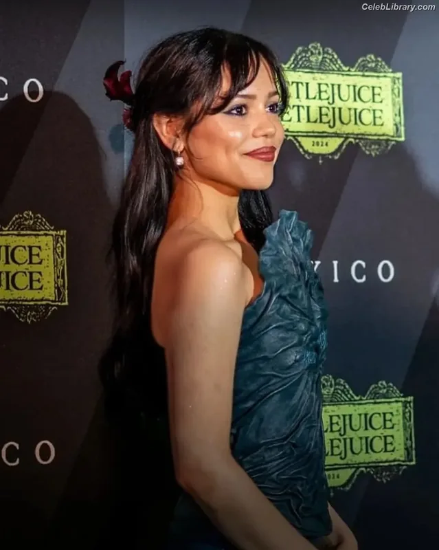 Jenna Ortega photo 16 of 5476