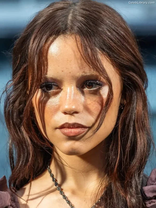 Jenna Ortega photo 10 of 5476