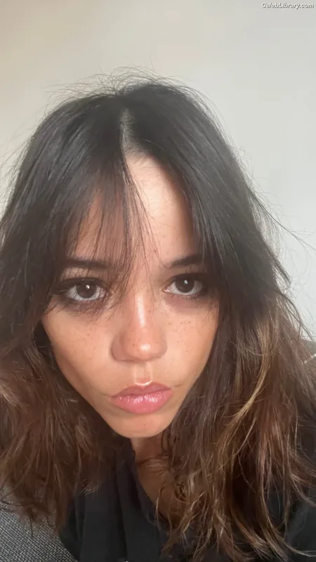 Jenna Ortega photo 2 of 5476