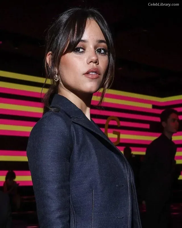 Jenna Ortega photo 5 of 5476