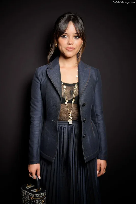 Jenna Ortega photo 14 of 5476