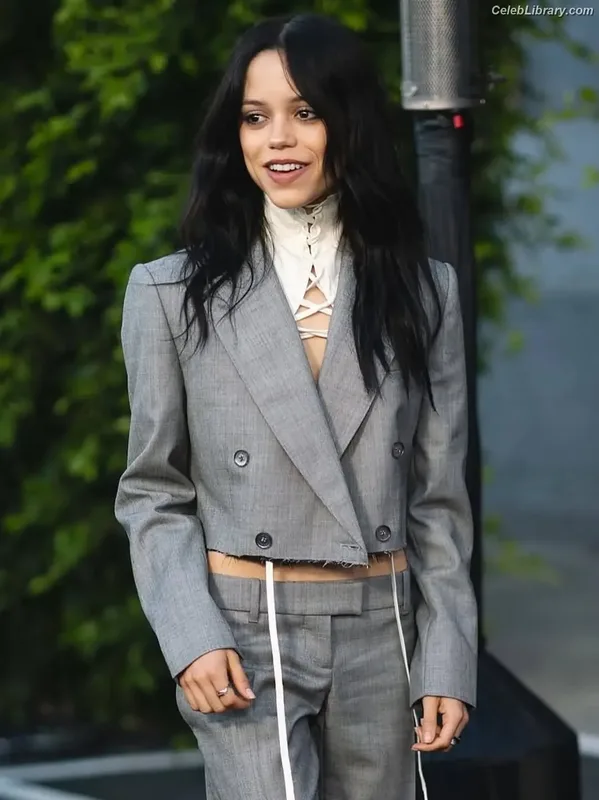 Jenna Ortega photo 3 of 5476