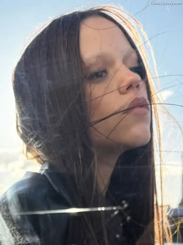 Jenna Ortega photo 7 of 5476