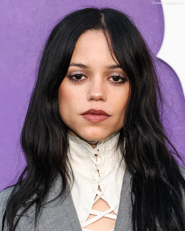 Jenna Ortega photo 2 of 5476