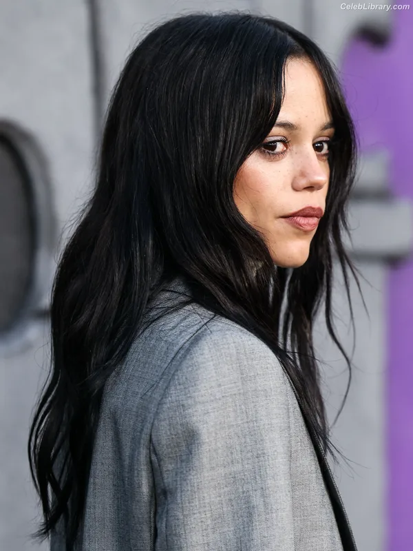 Jenna Ortega photo 7 of 5476
