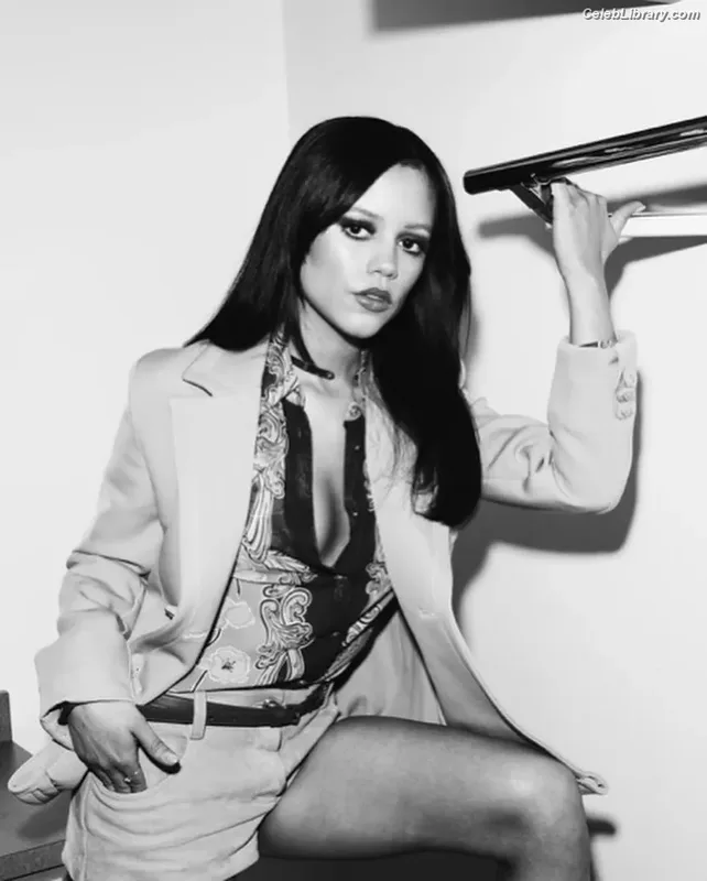 Jenna Ortega photo 14 of 5476