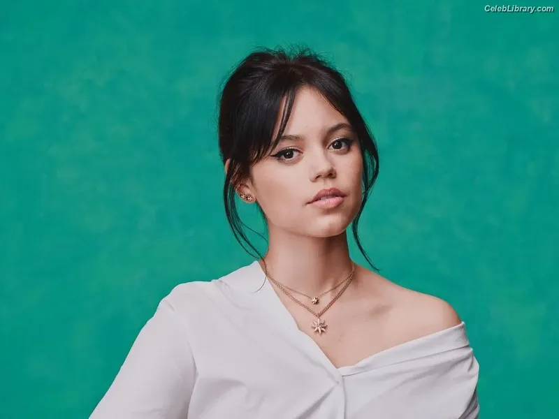 Jenna Ortega photo 1 of 5476