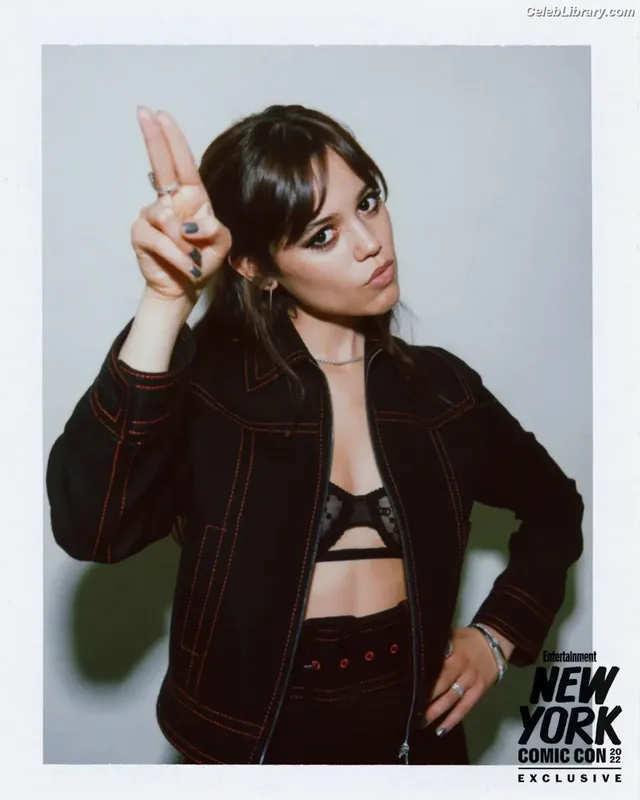 Jenna Ortega photo 1 of 5476