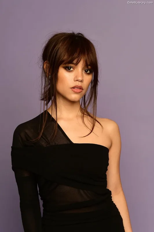 Jenna Ortega photo 8 of 5476