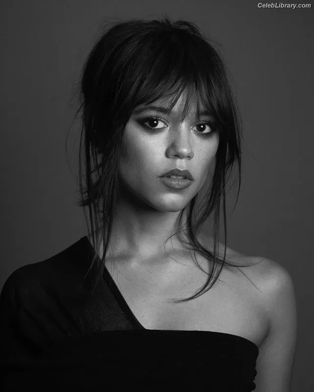Jenna Ortega photo 10 of 5476