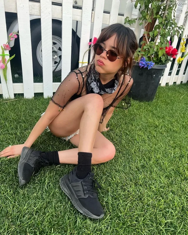 Jenna Ortega photo 3 of 5476