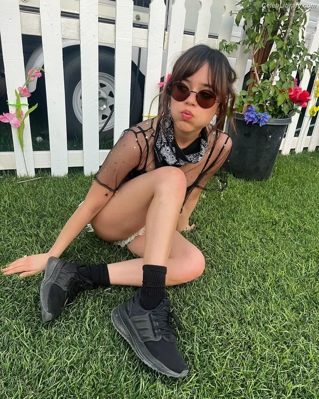 Jenna Ortega photo 4 of 5476
