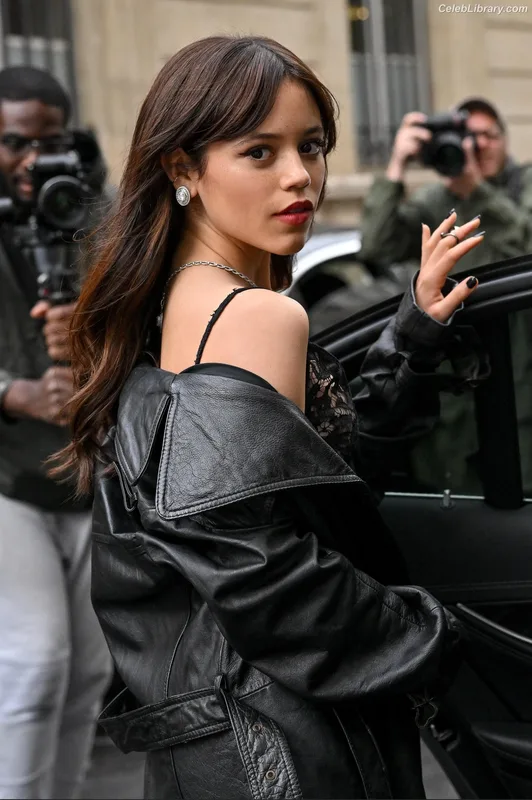 Jenna Ortega photo 19 of 5476