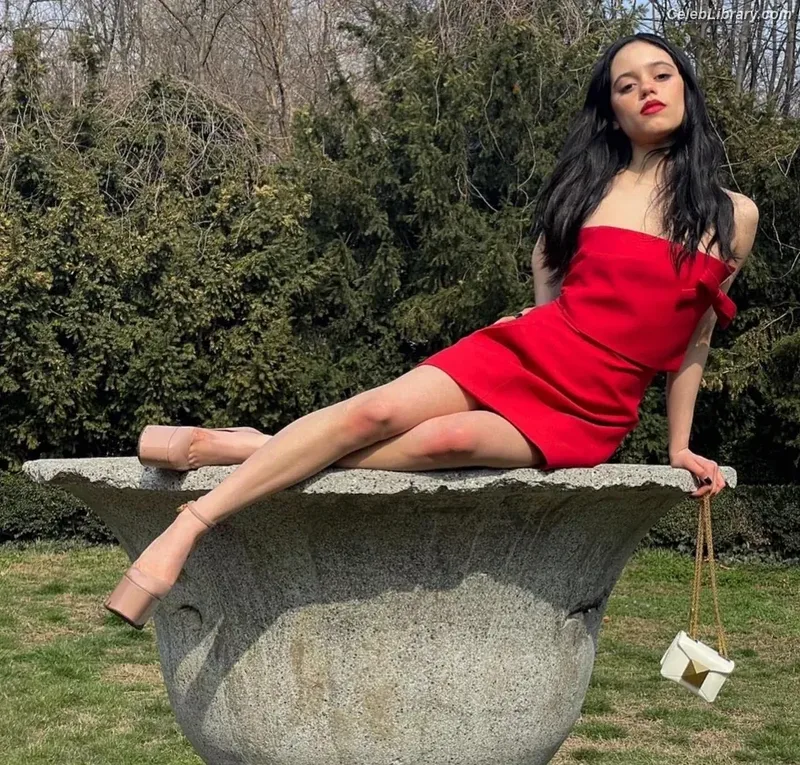Jenna Ortega photo 3 of 5476