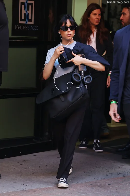 Jenna Ortega photo 4 of 5476