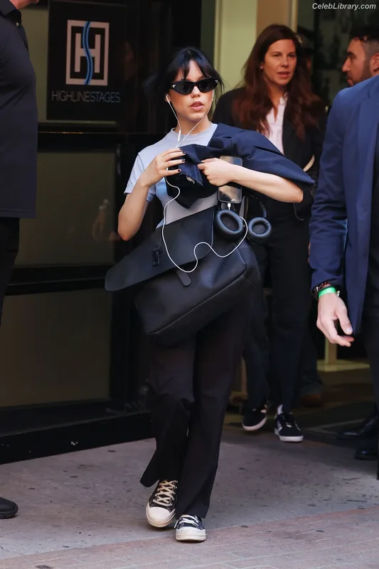 Jenna Ortega photo 5 of 5476