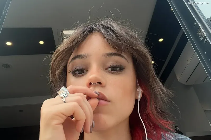 Jenna Ortega photo 16 of 5476