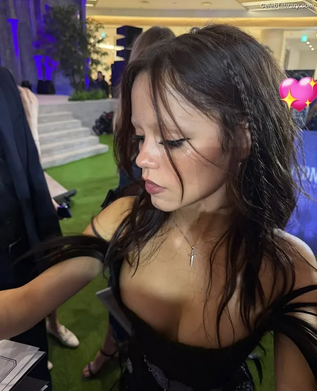 Jenna Ortega photo 19 of 5476