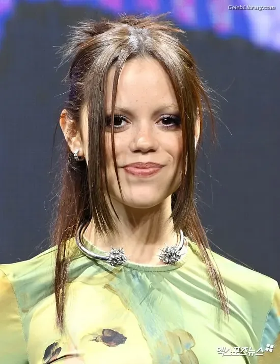 Jenna Ortega photo 7 of 5476