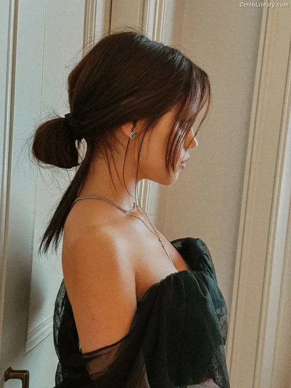 Jenna Ortega photo 2 of 5476