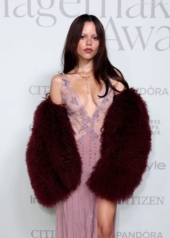 Jenna Ortega photo 7 of 5476