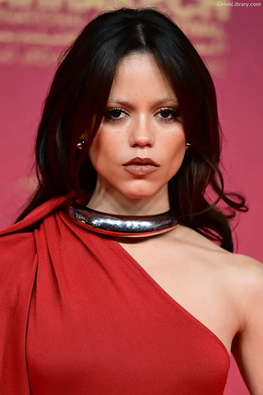 Jenna Ortega photo 7 of 5476