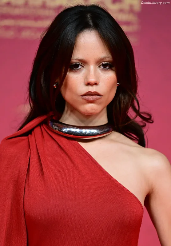 Jenna Ortega photo 10 of 5476