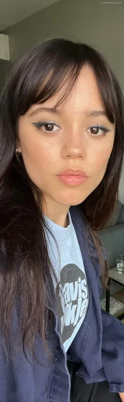 Jenna Ortega photo 1 of 5476