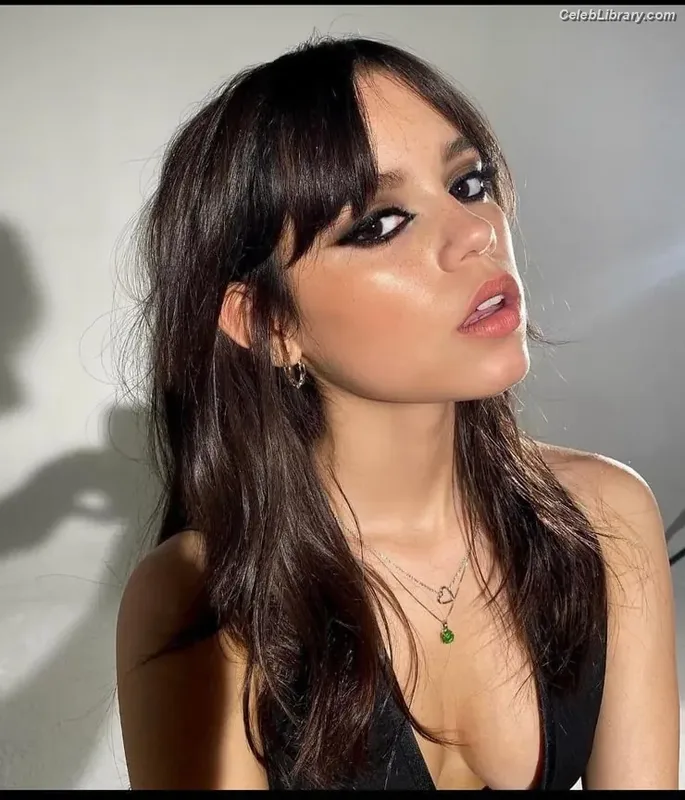 Jenna Ortega photo 10 of 5476