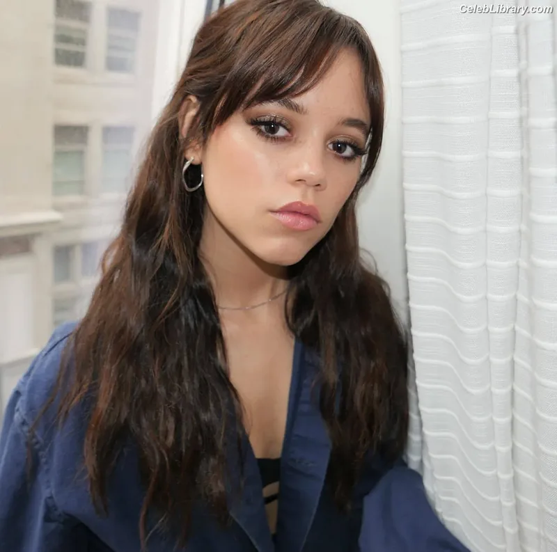 Jenna Ortega photo 22 of 5476
