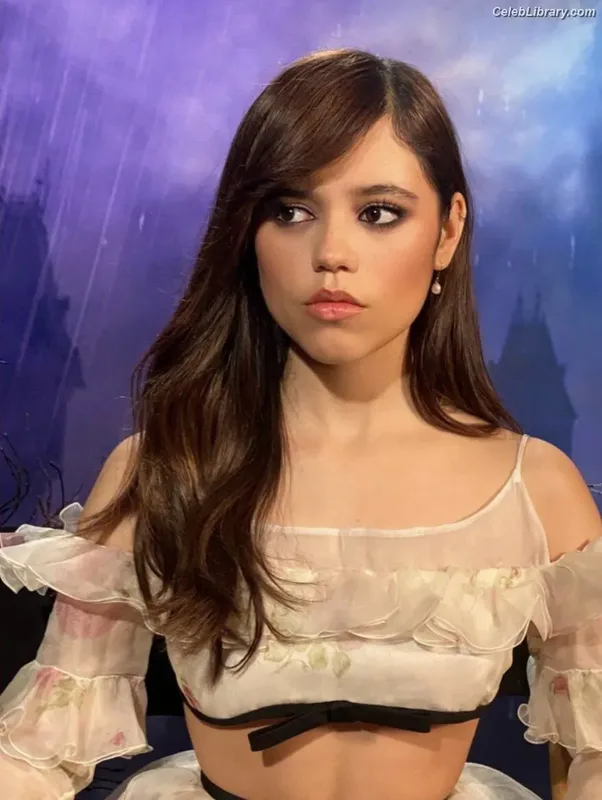 Jenna Ortega photo 5 of 5476