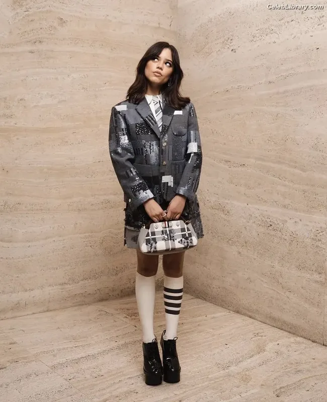 Jenna Ortega photo 1 of 5476