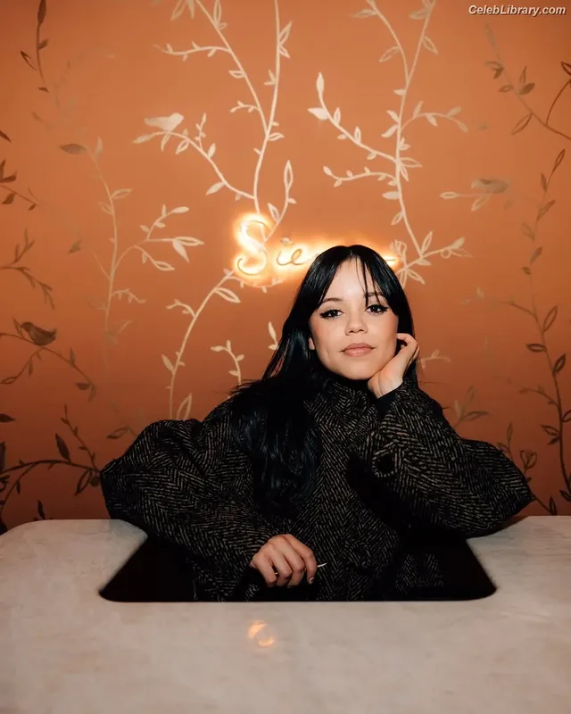 Jenna Ortega photo 14 of 5476
