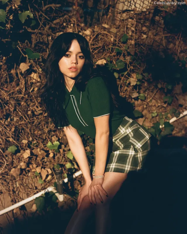 Jenna Ortega photo 1 of 5476
