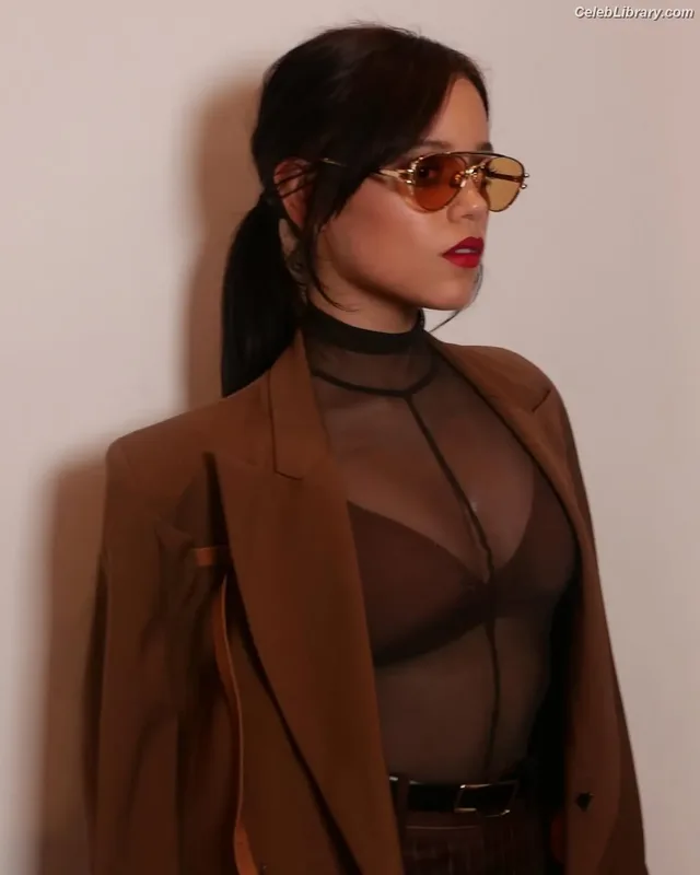 Jenna Ortega photo 5 of 5476