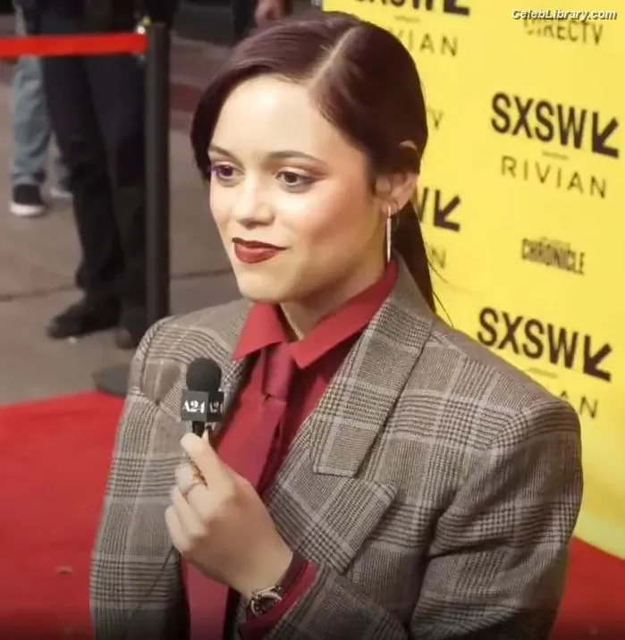 Jenna Ortega photo 10 of 5476