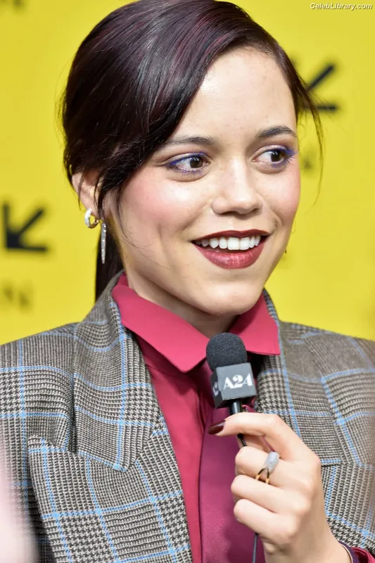 Jenna Ortega photo 14 of 5476