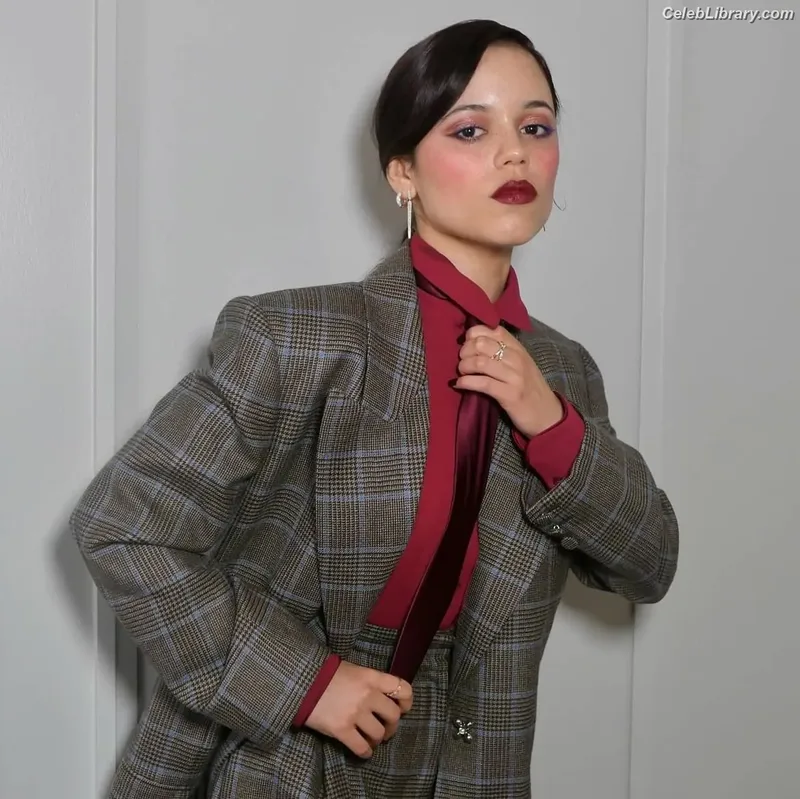 Jenna Ortega photo 22 of 5476