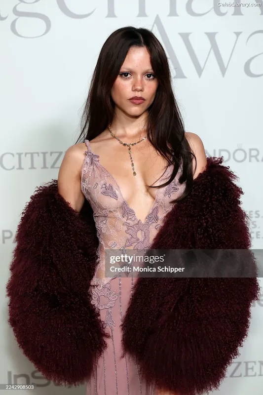 Jenna Ortega photo 1 of 5476