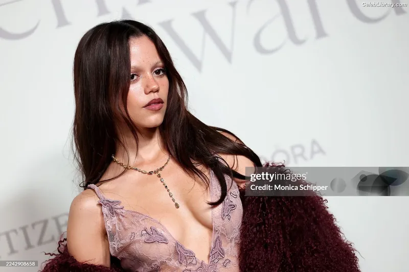 Jenna Ortega photo 7 of 5476