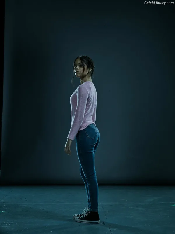 Jenna Ortega photo 1 of 5476