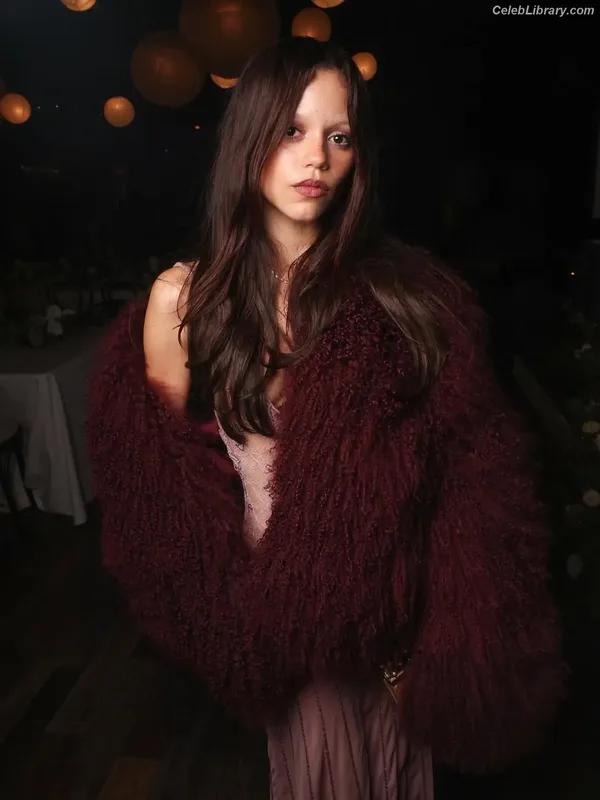 Jenna Ortega photo 19 of 5476