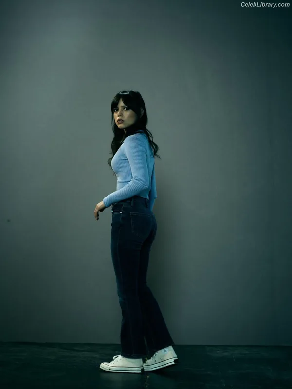 Jenna Ortega photo 1 of 5476